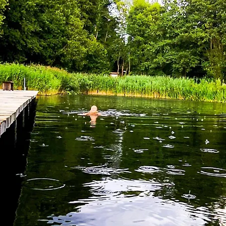 Nertha, Apartman Uslar